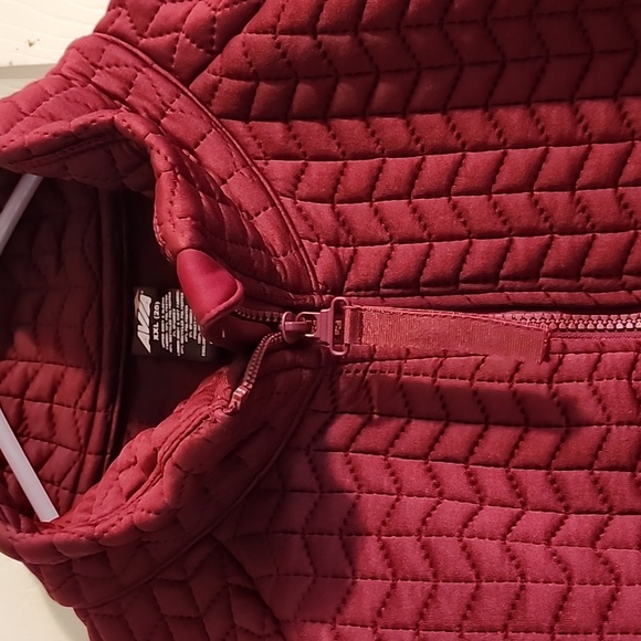 Warm and Comfy Avia Jacket - Picture 2 of 8